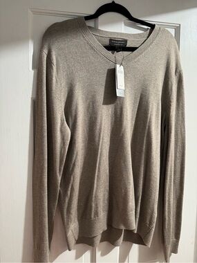 Banana Republic Men's V-Neck Sweater — Taupe